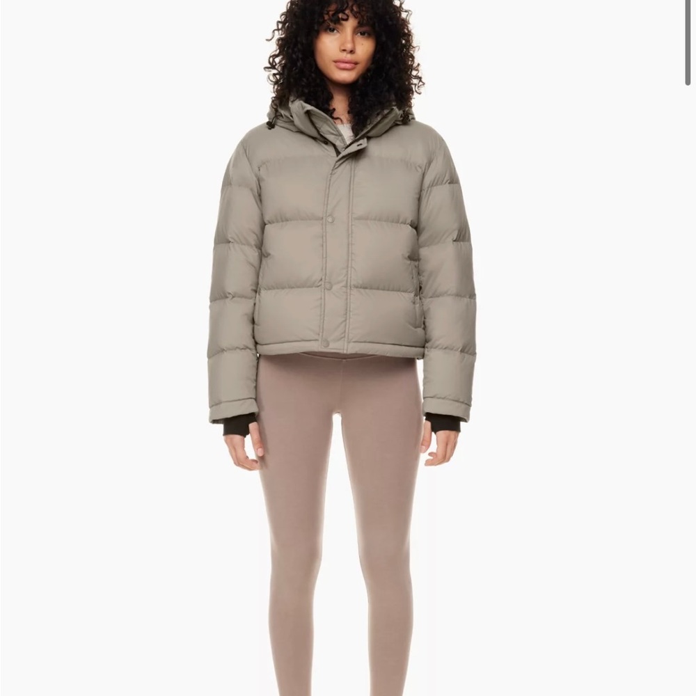 Aritzia Super Puff Shorty